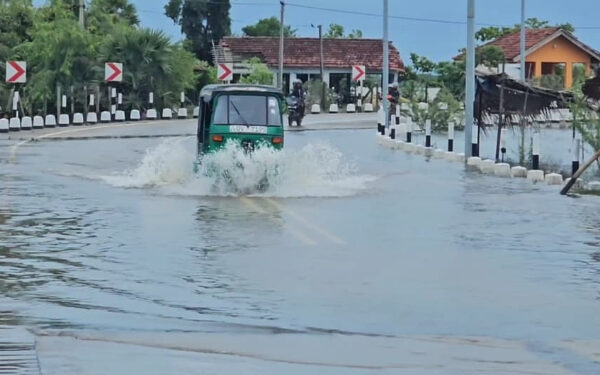 வெள்ளத்தில் மூழ்கியது மட்டக்களப்பு!