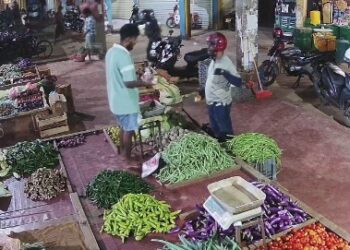 யாழ். மருதனார்மடம் சந்தைக்கு துப்பாக்கிகளுடன் வந்த மர்ம நபர்!