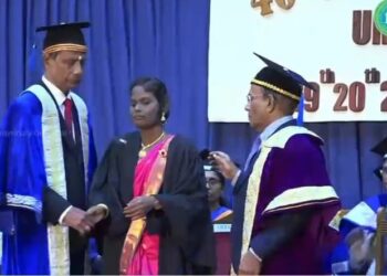 யாழ். பல்கலை பட்டமளிப்பு விழாவில் – விழிப்புலனற்ற மாணவர்கள் மூவருக்கு கலைமாணிப் பட்டம்!