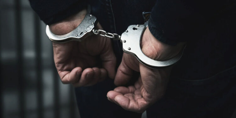 சட்டத்தரணிகளுக்குக் கொலை மிரட்டல் விடுத்தவர் கைது!