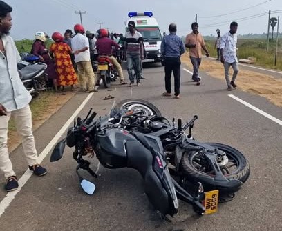 யாழ்ப்பாணம் – மன்னார் (A32) வீதியில் விபத்து : இருவர் படுகாயம்!