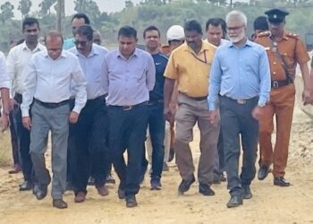 காங்கேசன்துறை துறைமுகத்தை பார்வையிட்டனர் அமைச்சர்கள்!