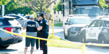 பாடசாலைக்குள் துப்பாக்கிச் சூடு : 10 பேர் மரணம் – 25 பேருக்கு காயம்!