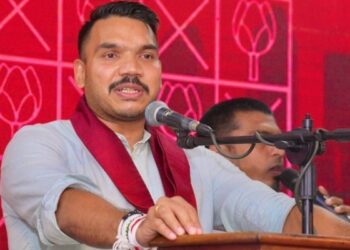 புத்தசாசனத்தை அடியோடு அழிக்கும் வகையில் அரசு செயற்படுகிறதாம்