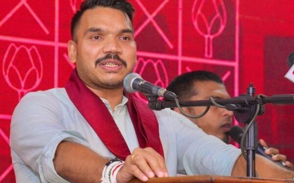 புத்தசாசனத்தை அடியோடு அழிக்கும் வகையில் அரசு செயற்படுகிறதாம்