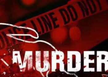 மனைவியின் தலையைத் துண்டித்த கணவன்!