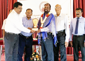 பேராசிரியர் பிரதீபராஜா விருது வழங்கி கௌரவிப்பு