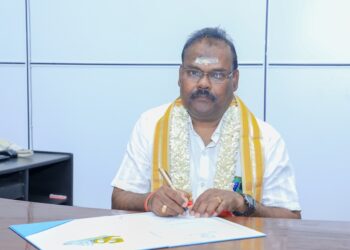 பட்டதாரிகள் அறிவுத்திறனுடன் தொழில் முயற்சியாளர்களாக உருவாக வேண்டும்