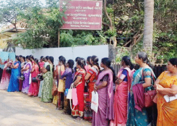 இடமாற்ற முறைமைக்கு எதிராக – ஆசிரியர்கள் யாழில் போராட்டம்