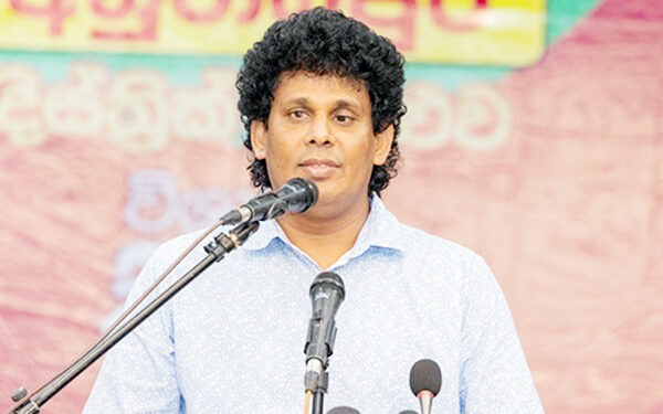 உணவுப் பொருட்களை – பதுக்கி வைப்பதை தவிர்க்குமாறு இலங்கை மக்களிடம் கோரிக்கை!