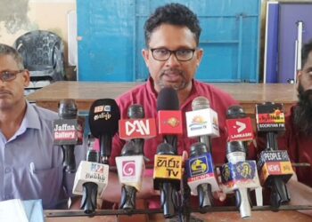 இடமாற்றக் கோரிக்கையை பரிசீலிக்காது – குறிப்பிட்ட ஆசிரியர்களுக்கே இடமாற்றம்