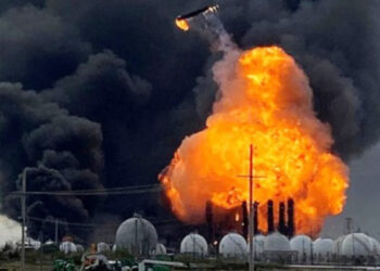 அமெரிக்க கச்சா எண்ணெய் சுத்திகரிப்பு நிலையத்தில் – பாரிய தீ விபத்துச் சம்பவம்!
