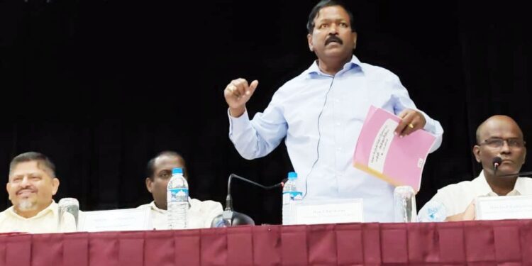 ரவிகரனின் தொடர் அழுத்தத்தால் – உப்பளம் அமைக்கும் பணிகளை நிறுத்த மாவட்ட செயலர் பணிப்பு!