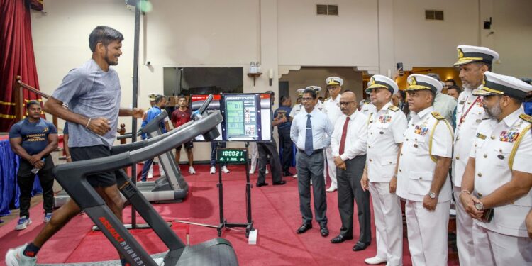 ஓய்வுபெற்ற ரியர் அட்மிரல் பிரின்ஸ்லி லியனகே – 3 கின்னஸ் உலக சாதனையினை நிலைநாட்டினார்!