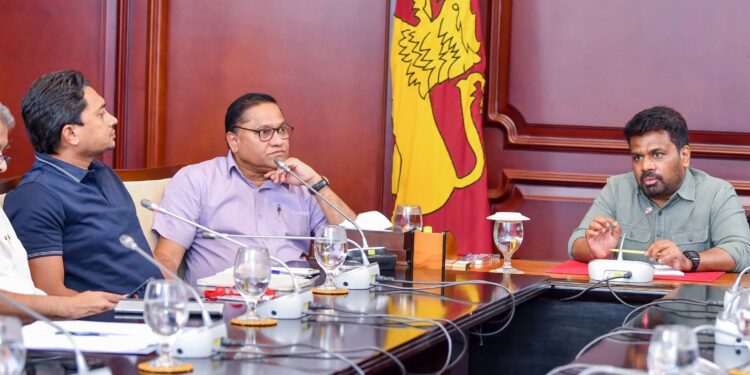 எரிபொருள் நெருக்கடியை தவிர்க்க – வீட்டிலிருந்து வேலை அரசாங்கம் ஆராய்வு