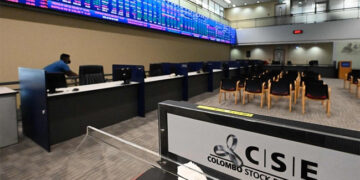 ஒரே நாளில் கொழும்பு பங்குச்சந்தை வரலாறு காணாத வீழ்ச்சி  !