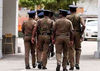 சுற்றுலா சென்றோரை தாக்கிய – 8 பொலிஸாருக்கும் இடமாற்றம்!