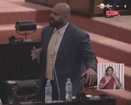 வடக்கு, கிழக்கில் எரிபொருளுக்கு தட்டுப்பாடு – கொழும்பு, கம்பஹாவிற்கு தட்டுப்பாடு இல்லை – யாரிடம் கேள்வி கேட்பது?