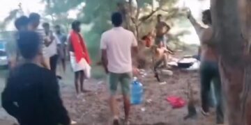 யாழில் சுற்றுலா சென்றவர்களை – மதுபோதையில் தாக்கிய பொலிஸார்!