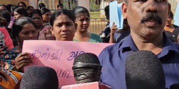 அதிபரை இடமாற்றம் செய்யக்கோரி – பெற்றோர்கள் கவனயீர்ப்பு போராட்டம்