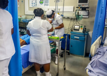 தண்ணீர் தொட்டி இடிந்து விழுந்ததில் – ஐந்து மாணவர்களுக்கு காயம்