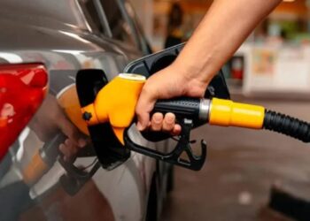 எரிபொருள் பெறுவதற்கான – இலங்கையின் கோரிக்கையை இந்திய அரசு ஆராய்கிறதாம்