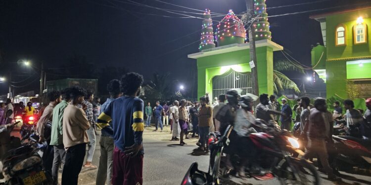 யாழ். பள்ளிவாசலுக்குள் வாளுடன் புகுந்த நபர்!