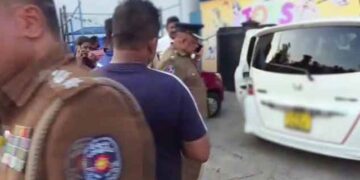 நிறுத்தாமல் சென்ற கார் மீது, பொலிஸார் துப்பாக்கிச் சூடு!