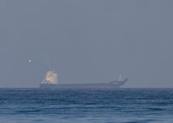 ஹோர்முஸ் நீரிணை ஊடாகப் பயணிப்பவர்களுக்கு கடும் நடவடிக்கை : IRGC எச்சரிக்கை!