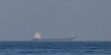 ஹோர்முஸ் நீரிணை ஊடாகப் பயணிப்பவர்களுக்கு கடும் நடவடிக்கை : IRGC எச்சரிக்கை!