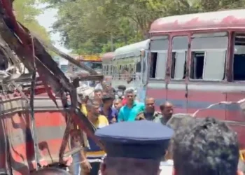 அரச பேருந்துகள் ஒன்றுடன் ஒன்று மோதி விபத்து : நால்வர் பலி