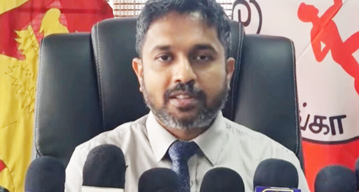 எரிபொருள் விலை உயர்வு : அமைச்சர் சொன்னது பொய்?