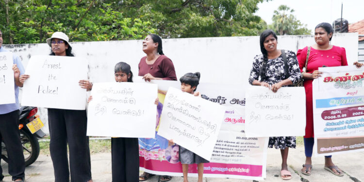 பொலிசாரால் சுட்டுக் கொல்லப்பட்ட சிறுவனுக்கு நீதி கோரி போராட்டம்!