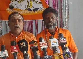 இந்துக்களுக்கு பைபிள் வழங்க முற்பட்டால் –  அதனை வாங்கி கொளுத்துவோம்!