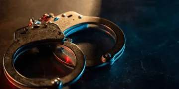 போதைப்பொருள் கடத்தல் : இந்தியாவிற்கு தப்பிச் சென்ற தந்தையும், மகனும் கைது