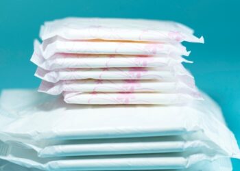 பாடசாலை மாணவிகளுக்கு சுகாதார துவாய்கள் வழங்கல்