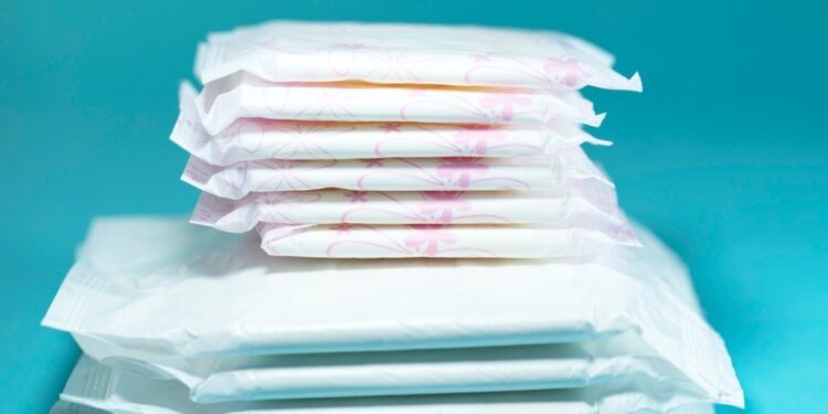 பாடசாலை மாணவிகளுக்கு சுகாதார துவாய்கள் வழங்கல்