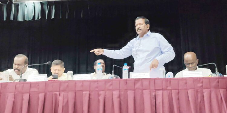 கொக்குத்தொடுவாய் – குஞ்சுக்கால்வெளியில் – மக்களின் நிலத்தில் உப்பளம் அமைப்பதை நிறுத்த பணிப்பு!