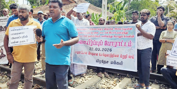 யாழில் மூடப்பட்ட பாதையை திறக்குமாறு கோரி போராட்டம்!