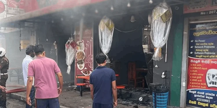 தலவத்துகொட தீ விபத்தில் மூவர் உயிரிழப்பு