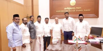 முஸ்லிம் காங்கிரஸ் தலைவர் ஹக்கீம்- தமிழக அமைச்சர் ஆதவ் அர்ஜுனா சந்திப்பு