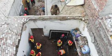 பாகிஸ்தானில் கூரை இடிந்து 14 சிறுவர்கள் மரணம்!
