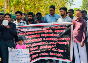 கேப்பாபுலவு இராணுவ முகாமுக்கு முன்பாக போராட்டம்!