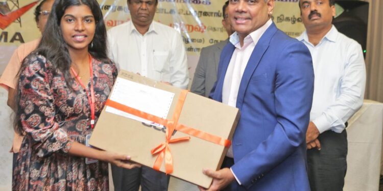 90 ஊடகவியலாளர்களுக்கு தமிழ் ஊடகவியலாளர் ஒன்றியம் உதவிக்கரம்..