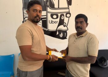 நல்லூர் வளாகத்தில் தீப்பற்றிய முச்சக்கரவண்டி சாரதிக்கு UBER நிறுவனத்தினால் நிவாரணம்