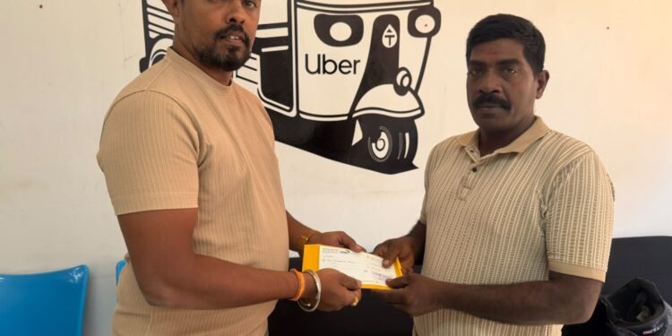 நல்லூர் வளாகத்தில் தீப்பற்றிய முச்சக்கரவண்டி சாரதிக்கு UBER நிறுவனத்தினால் நிவாரணம்