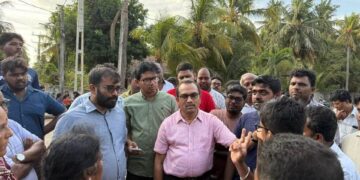 பாதுகாப்பற்ற புகையிரத கடவைக்கு தீர்வு காண அமைச்சர் நேரில் ஆய்வு