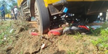 கிளிநொச்சியில் டிப்பர் விபத்து – இளைஞன் படுகாயம்