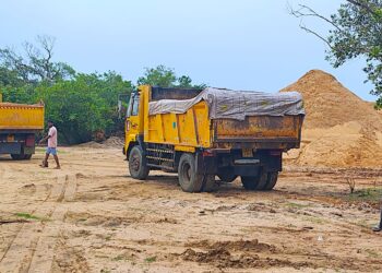 கிளிநொச்சியில் இருந்து யாழ்ப்பாணத்திற்க்கு மணல்