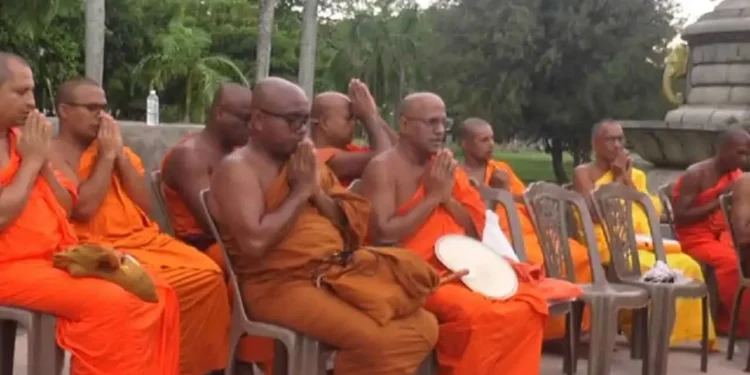 விஹாரமஹாதேவி பூங்காவில் 4 ஆவது நாளாகவும் பிக்குமாரின் சத்தியாகிரகம் தொடர்கிறது!